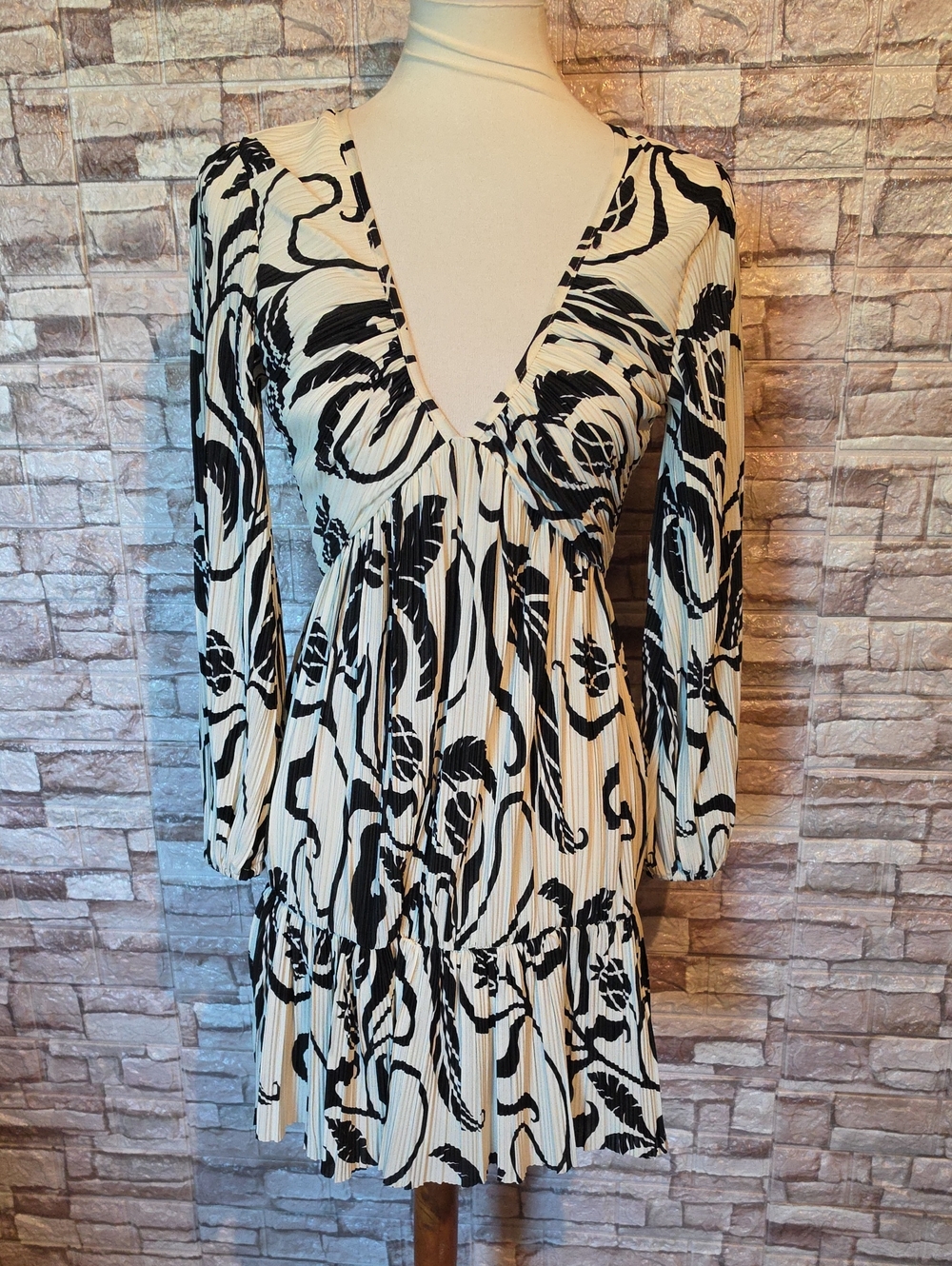 H&M Black & White V-Neck Pleated Mini Dress